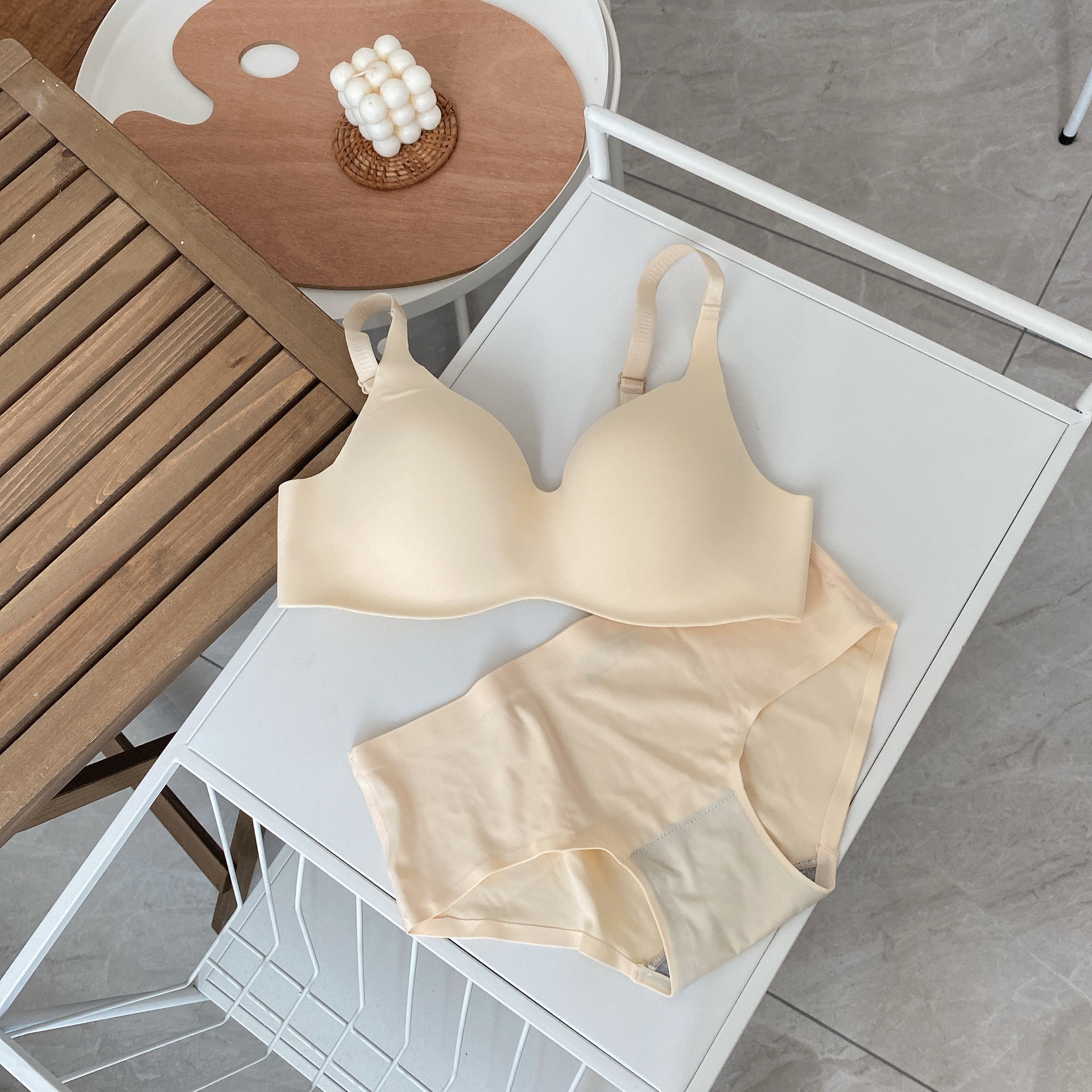 Nuevo producto de verano, una pieza de seda de hielo, ropa interior sin costuras, sujetador cómodo y transpirable para niña, sujetador sexy