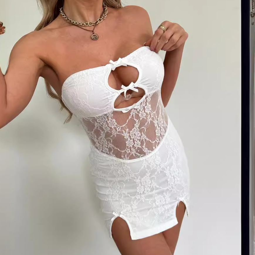ヨーロッパとアメリカの女性の服 2024 新しいセクシーなシースルーレースステッチ中空チューブトップ女性のスリットタイトドレスショートスカート