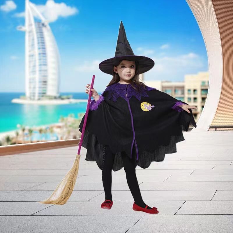 欧米のハロウィンの子供の公演の服装の魔女のマントの役はかわいい吸血鬼の化粧の舞踏会のマントを演じます。|undefined