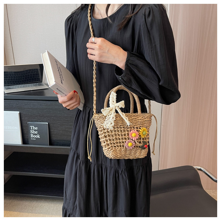 Women's Small Spring&Summer Straw Flower Vacation Beach Weave String Straw Bag display picture 17