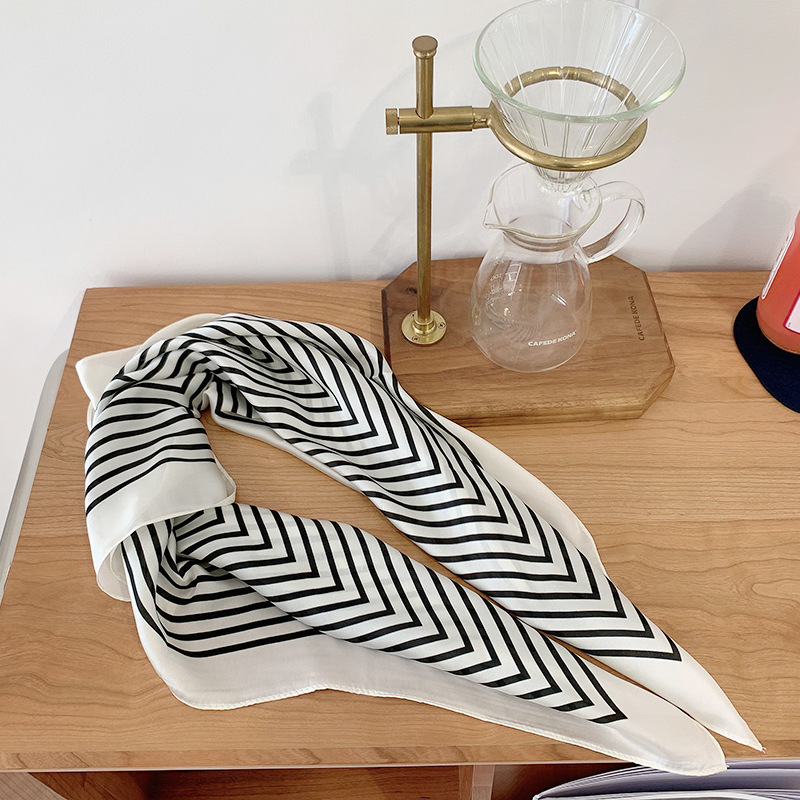 Decoración de verano bufandas de seda para viajeros bufandas profesionales 70x70 pequeñas bufandas cuadradas accesorios de mujer ataduras de cabello seda simulada