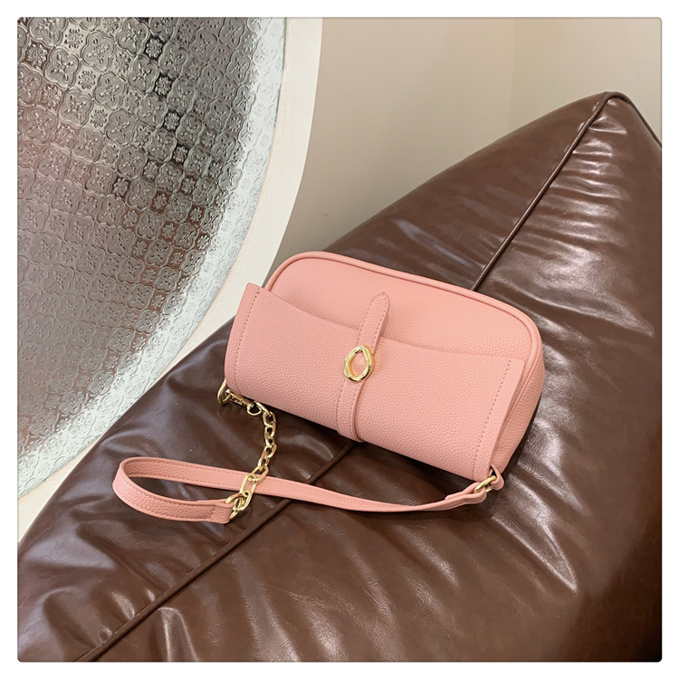 Women's Medium Pu Leather Solid Color Streetwear Magnetic Buckle Shoulder Bag display picture 8