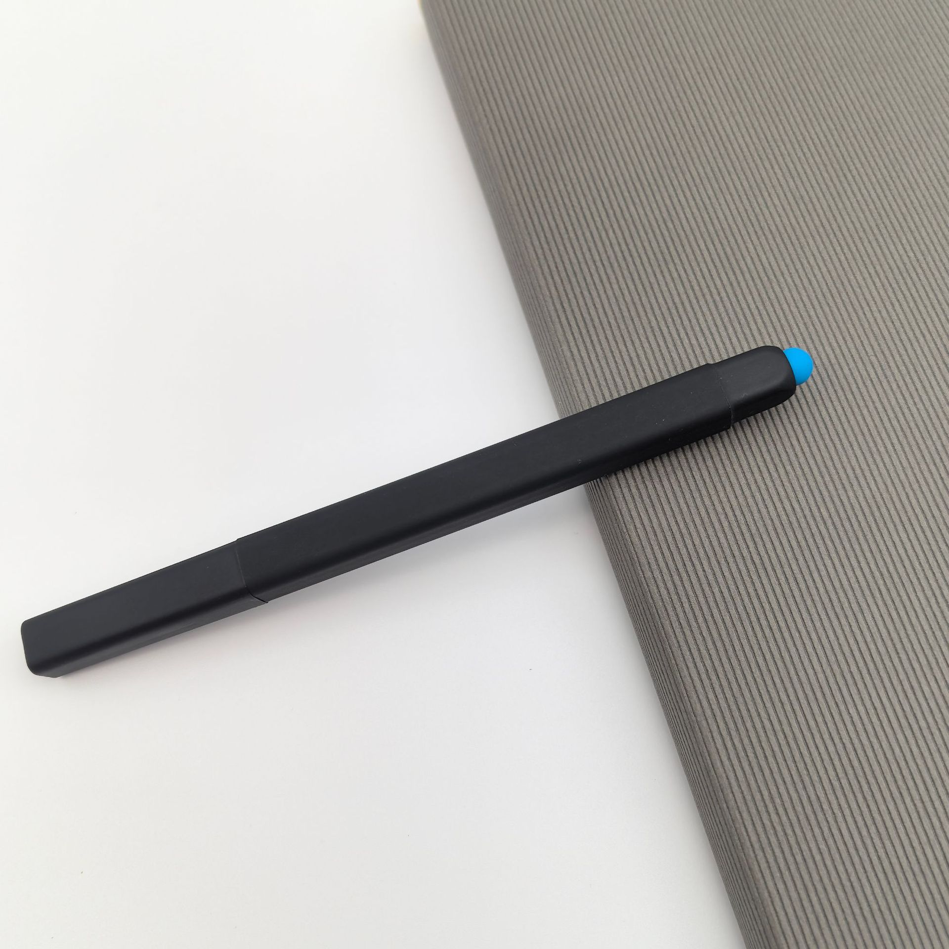 Comercio sin bolígrafo bolígrafo de plástico publicitario cuadrado lápiz táctil se puede personalizar color pulverización bolígrafo cuadrado al por mayor