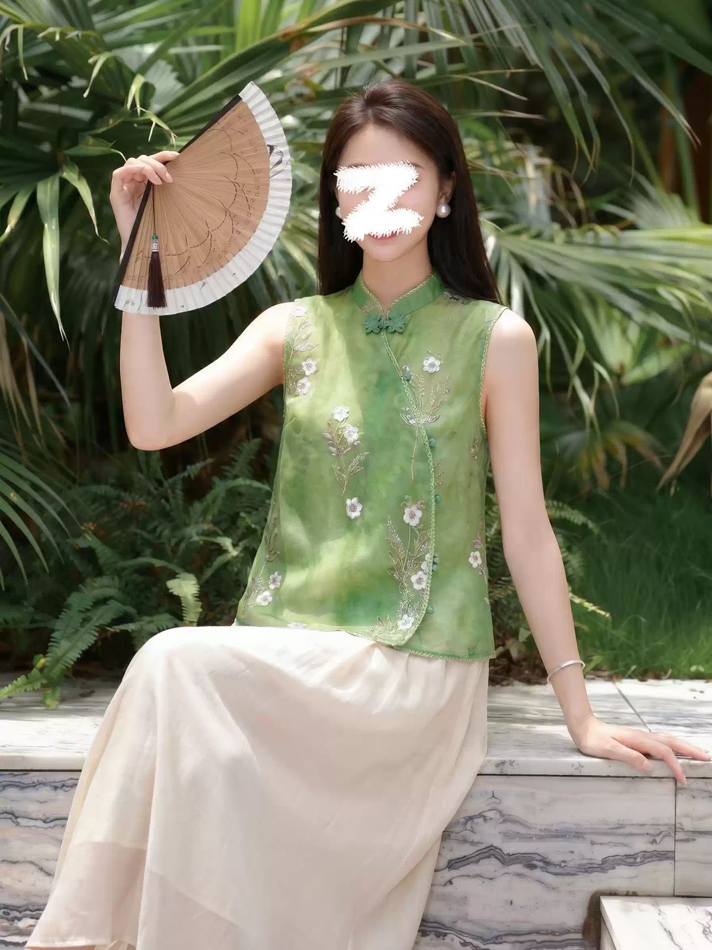Áo gile không tay cổ đứng xẻ tà thêu hoa phong cách Tân Trung Hoa — xanh lá cây