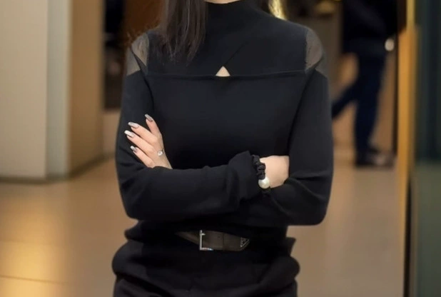 Сетчатая пряжа, сшитая полые дизайн, полувысокий воротник, нижняя рубашка, женская осенняя и зимняя, тонная, с длинными рукавами, темпераментный топ