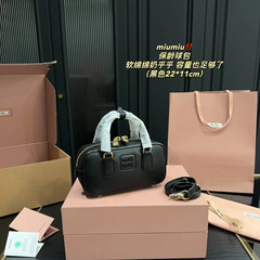 miu缪新款小号保龄球公文包波士顿枕头包百搭时尚手提斜挎小方包