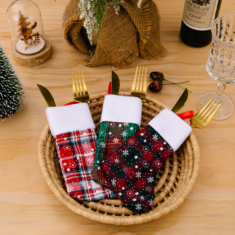 Weihnachtsdekoration Plaid Schneeflocke Messer und Gabel Set Weihnachten Kleine Socken Mini Weihnachten Socken Geschenk Tasche_voghion.com