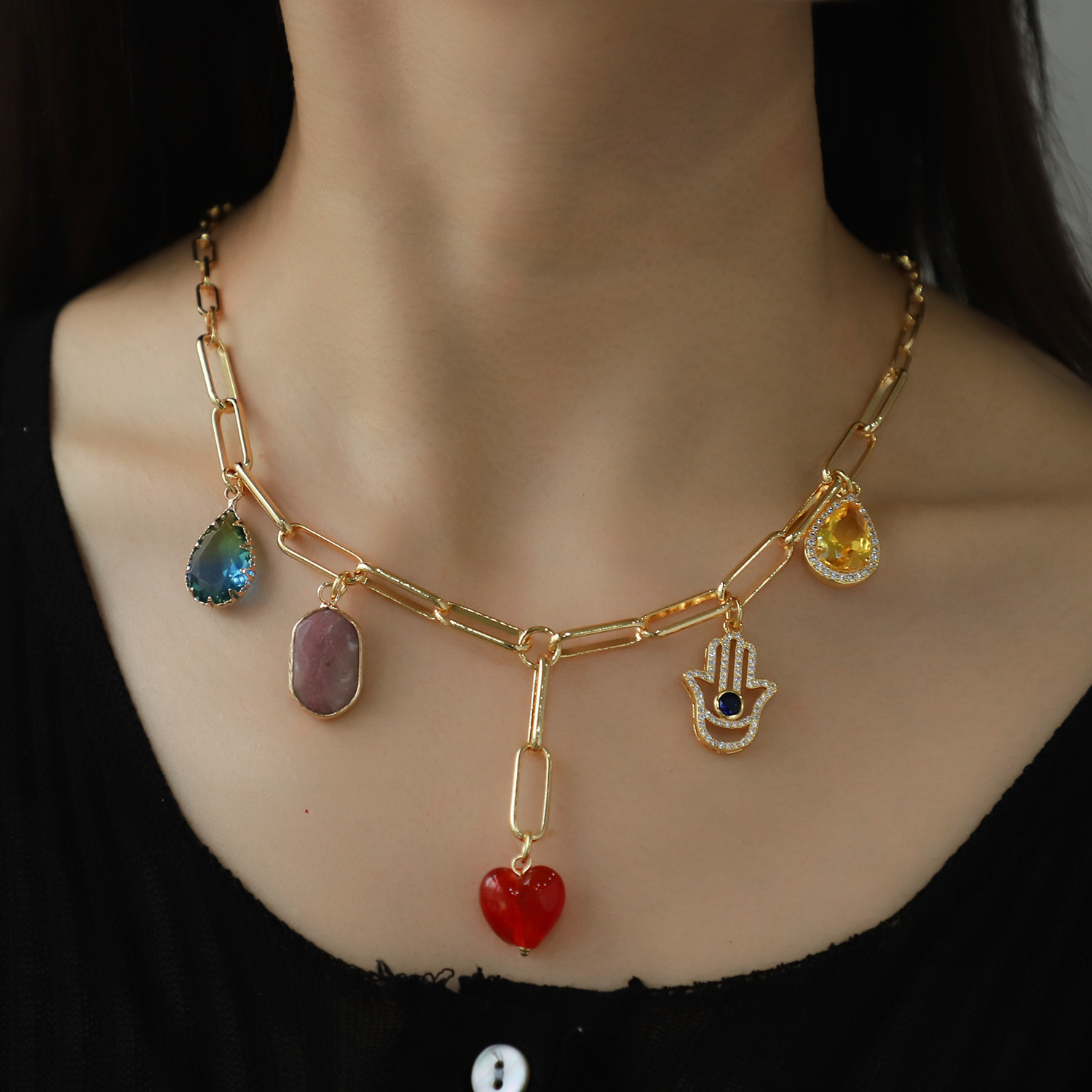 Cobre Señora Estilo Moderno Estilo Clásico Enchapado Embutido Geométrico Gotitas De Agua Forma De Corazón Circón Collar Colgante display picture 1