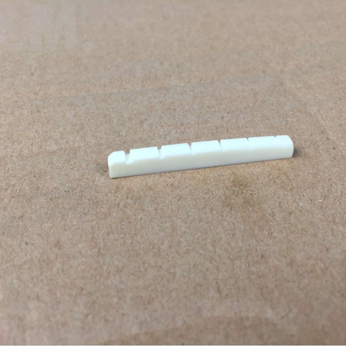 Suministro directo de fábrica guitarra cuerda almohada ST guitarra eléctrica piano superior almohada hueso de buey puro almohada superior