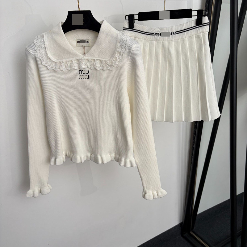 Nanyou high-end letter-embroidered lace doll-collar long-sleeve knit top + knit pleated short skirt set Nanyou high-end letter-embroidered lace doll-collar long-sleeve knit top + knit pleated short skirt set