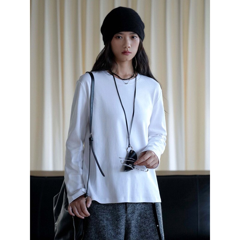 Louvre's new autumn collection: cleanfit round-neck, loose-fitting long-sleeve T-shirt, a versatile and comfortable top for women