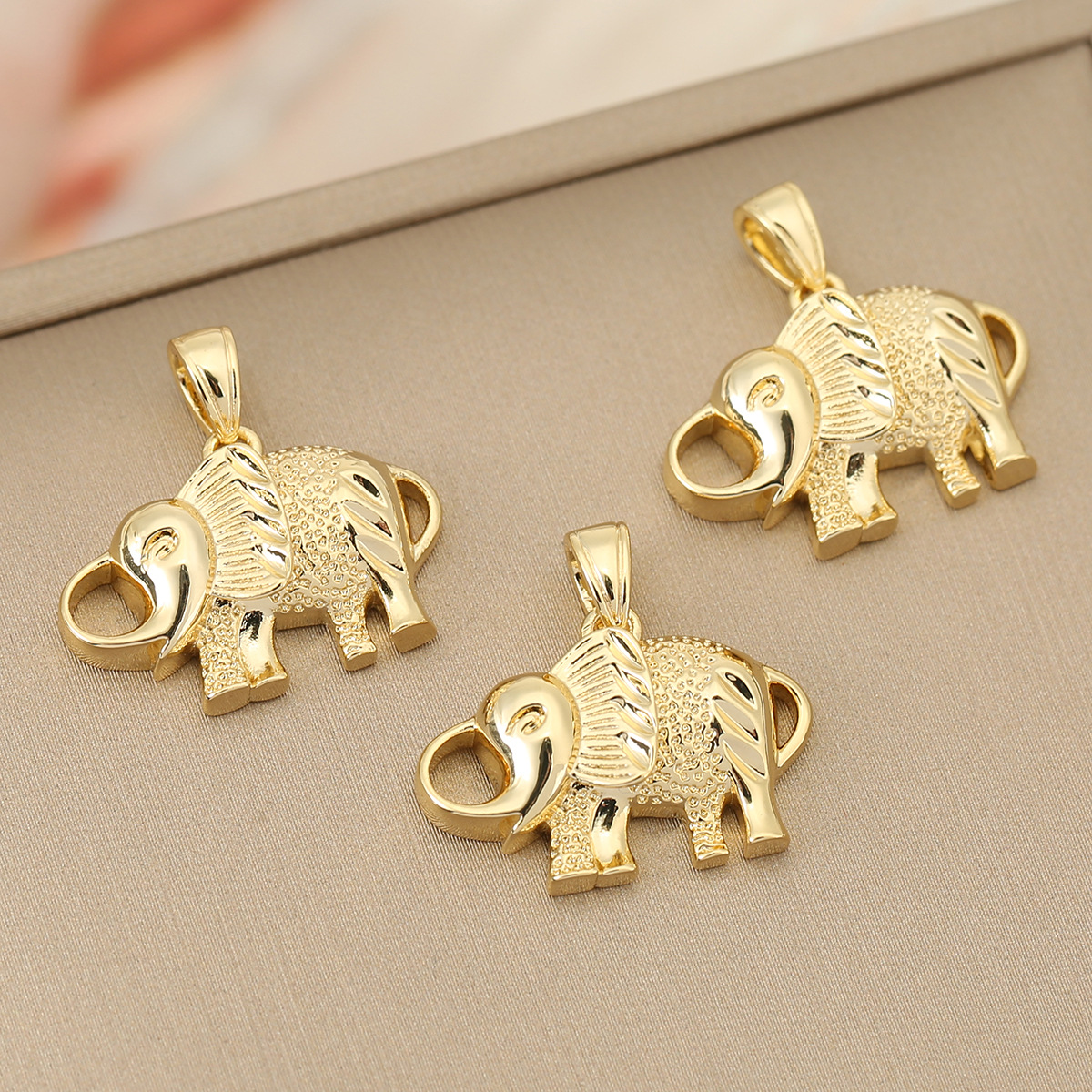 Copper Material Elephant Pattern 1 Piece Copper Elephant Pendant