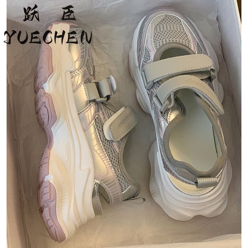 Baotou coreano velcro sandalias de suela gruesa para mujeres 2024 verano nuevo estilo universal zapatos de papá huecos zapatos transpirables