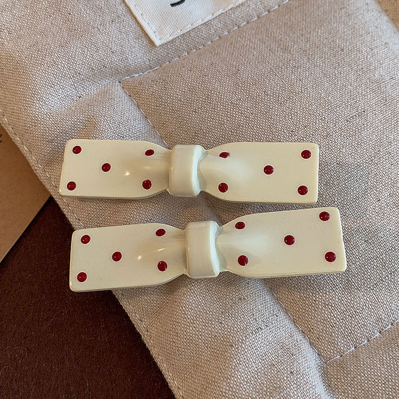 화이트 폴카 도트 클립