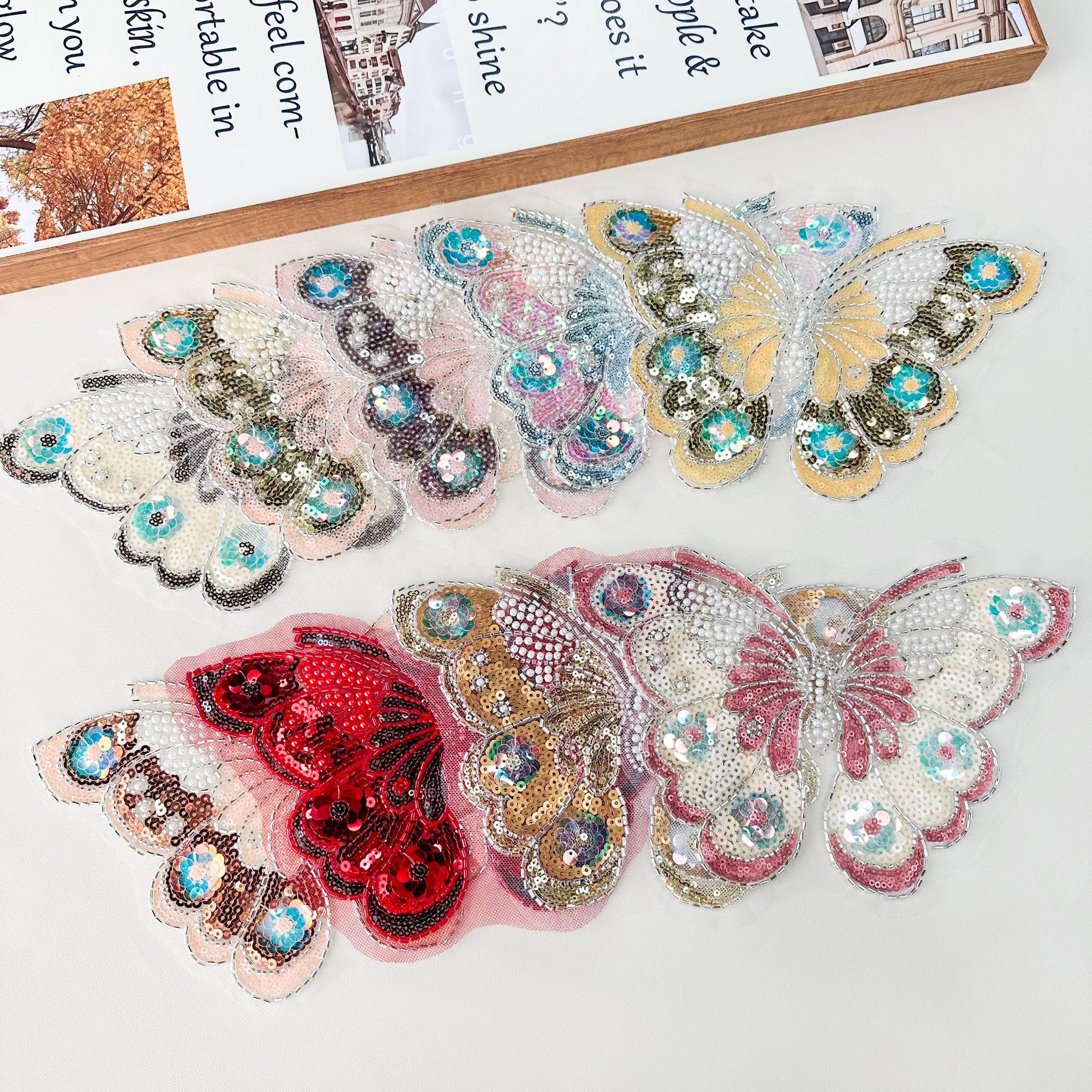 Spot al por mayor decoración de lentejuelas de color mágico pegatinas de tela de mariposa vestidos para niños camisas de vestir pegatinas decorativas en el pecho y la espalda