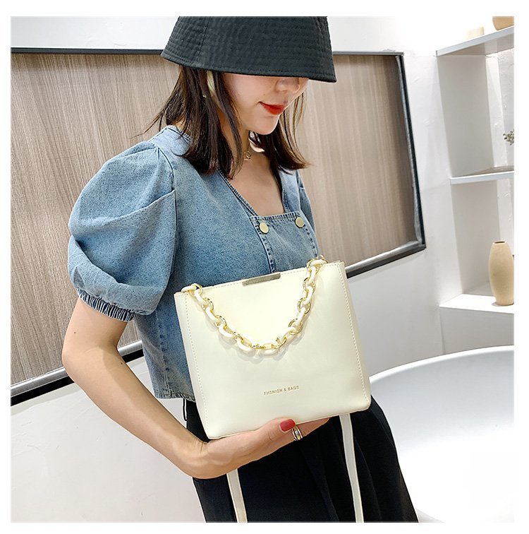 The 2022 new Korean-style women's bucket bag is a trendy spring and summer single-shoulder crossbody bag for young women. It's a cute and simple commuting bag for women undefined