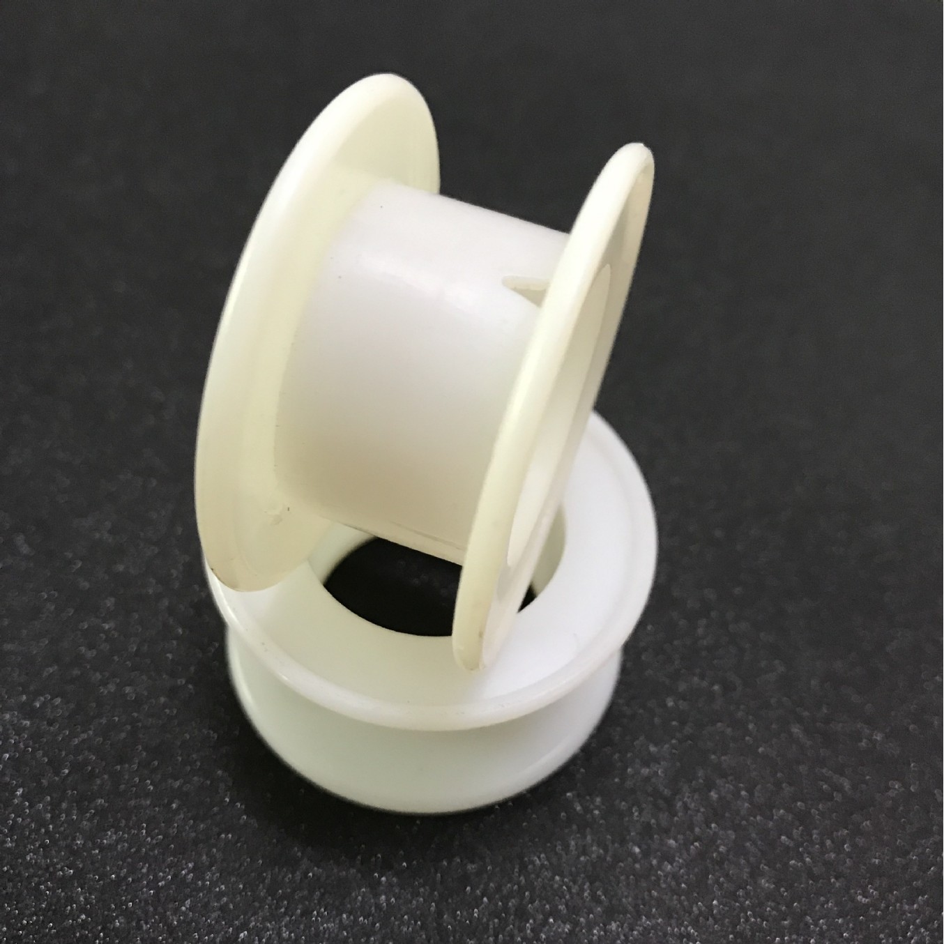 厂家供应43mm鱼线锡线绕线盘白色小塑胶轴工字轮绕线线盘