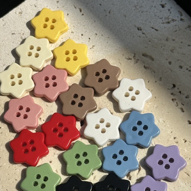 Plastic Colorful Four-Hole Hand-Sewn Buttons, Cartoon Children's Six-Pointed Star Buttons, Irregular-Shaped Buttons for Coats and Sweaters Plastic Colorful Four-Hole Hand-Sewn Buttons, Cartoon Children's Six-Pointed Star Buttons, Irregular-Shaped Buttons for Coats and Sweaters