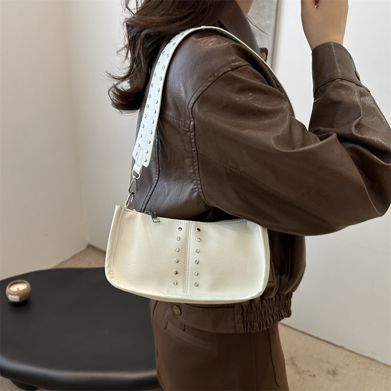 2024 otoño nuevo estilo de alto valor visual coreano simple bolso de hombro personalidad retrógrada bolso de brazo pequeño cuadrado