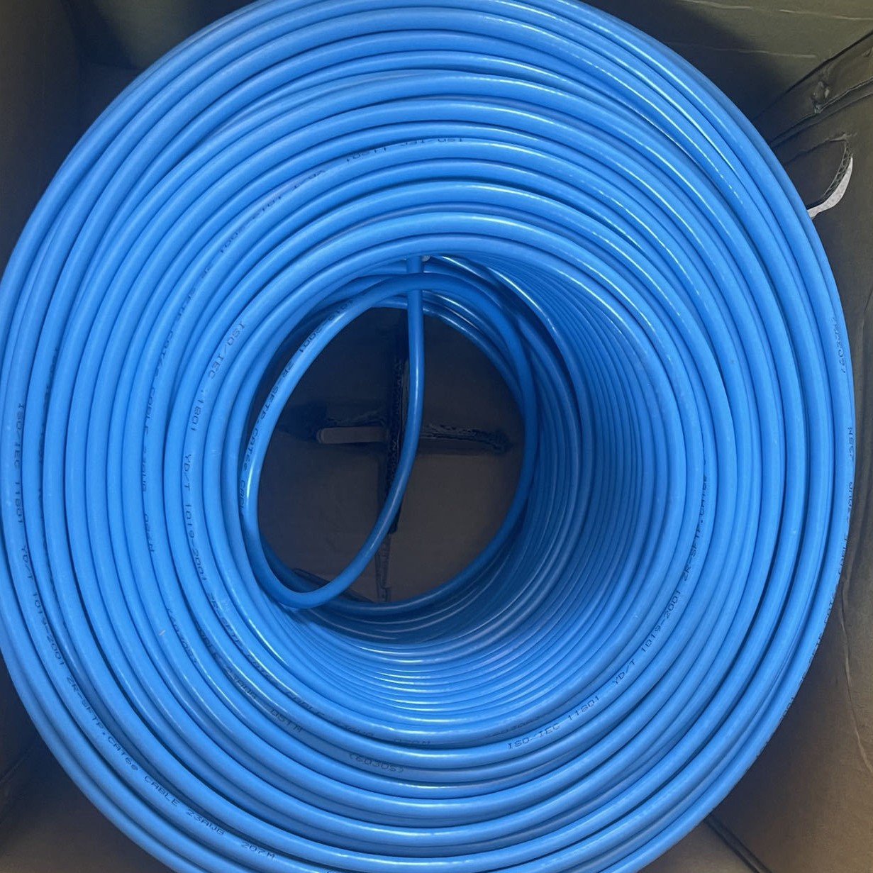 无氧铜cat6A超六类蓝色8*0.57mm千兆非屏蔽家装电脑双绞网线300米