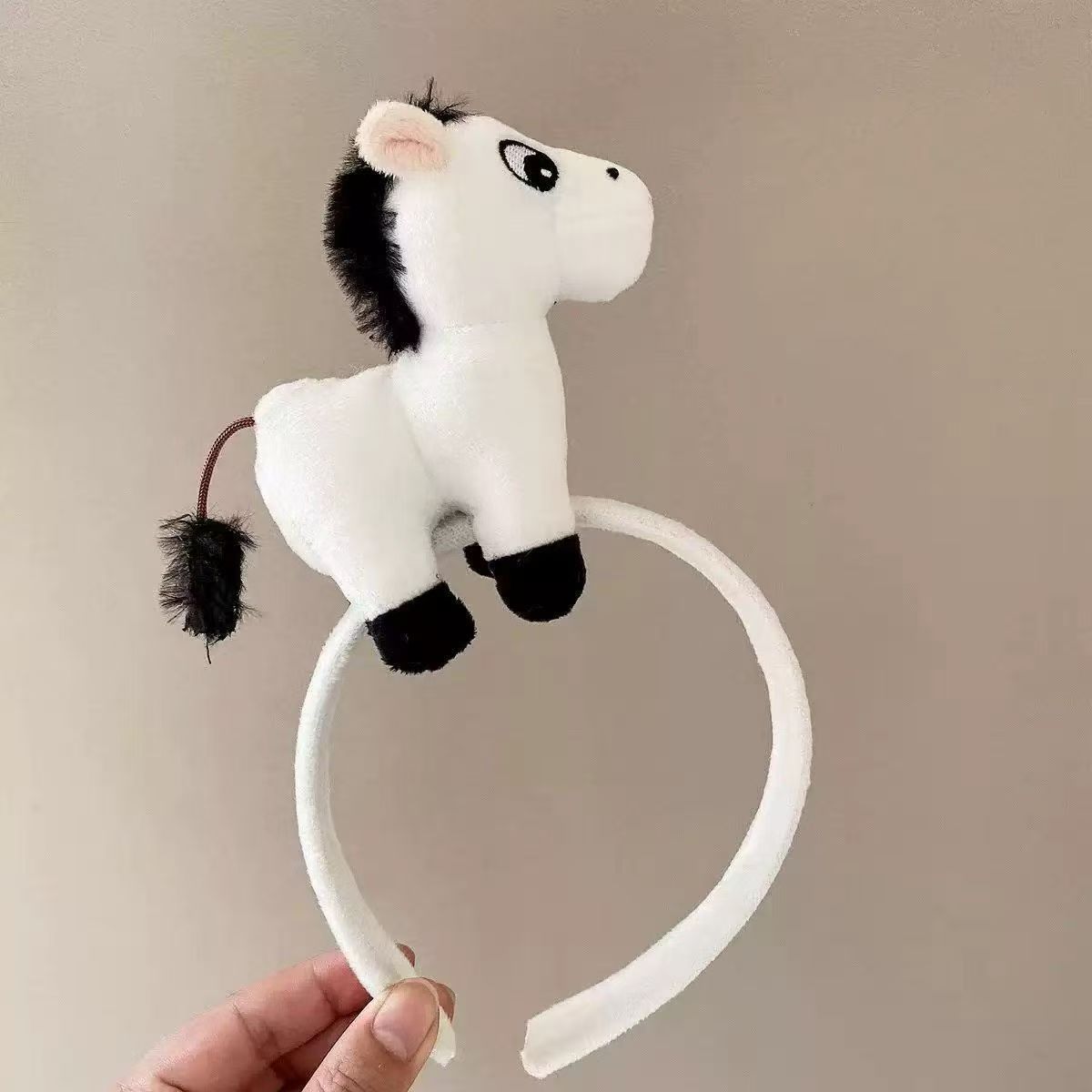 Nuevo lindo Año del Caballo festivo de peluche para las mujeres Año Nuevo lavar la cara de Navidad presión de cabello para la atmósfera de tocado rojo