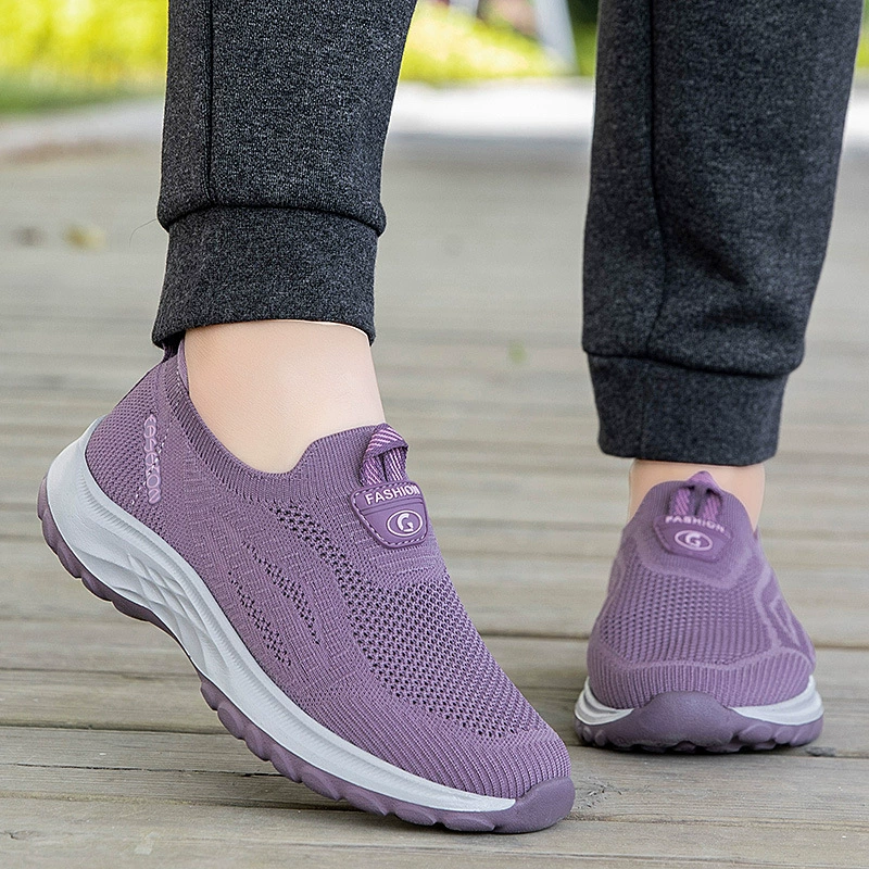 Весна/лето 2024 года Женские легкие сетчатые кроссовки, полая дышащая сетчатая обувь для мам, прогулочная обувь среднего и пожилого возраста
