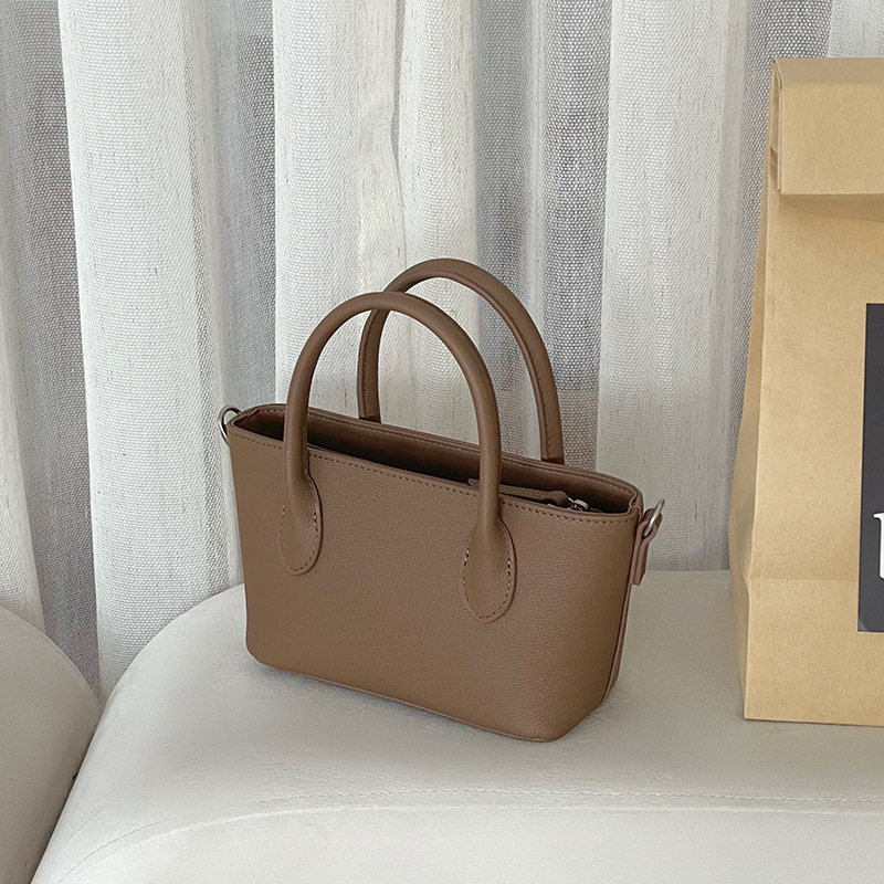 Mini bolsa de cesta de verduras de cuero minimalista 2025 nuevo estilo de piel de vaca Xiaozhong lingote bolso de mensajero portátil bolso de hombro femenino