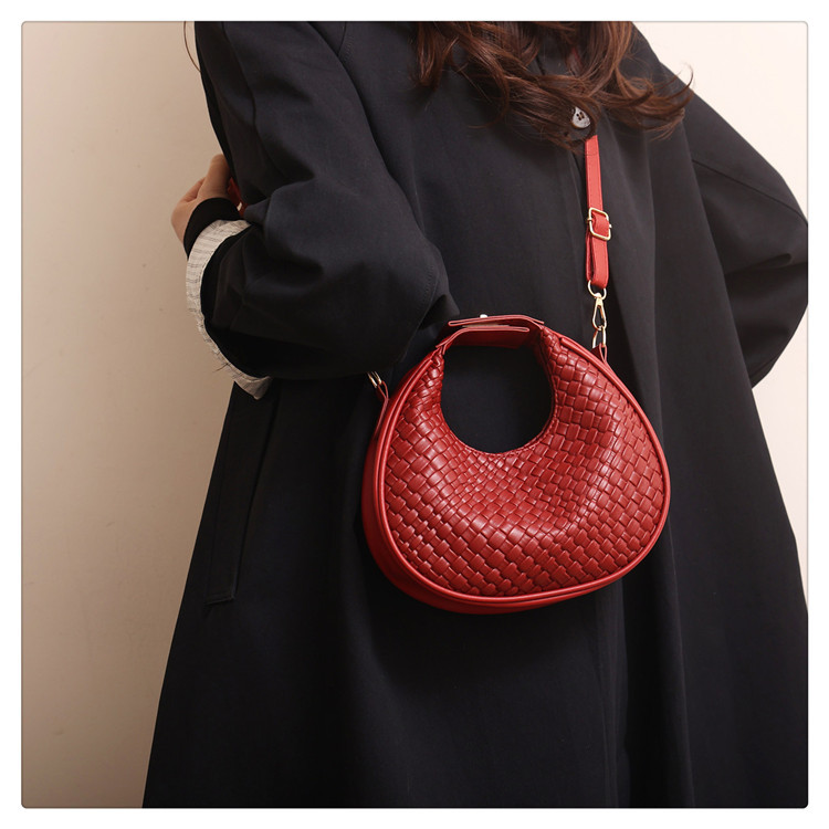 Bolsos para mujer 2023 invierno nueva moda patrón de cocodrilo bolso de hombro de luna nueva moda simple bolso de estilo occidental