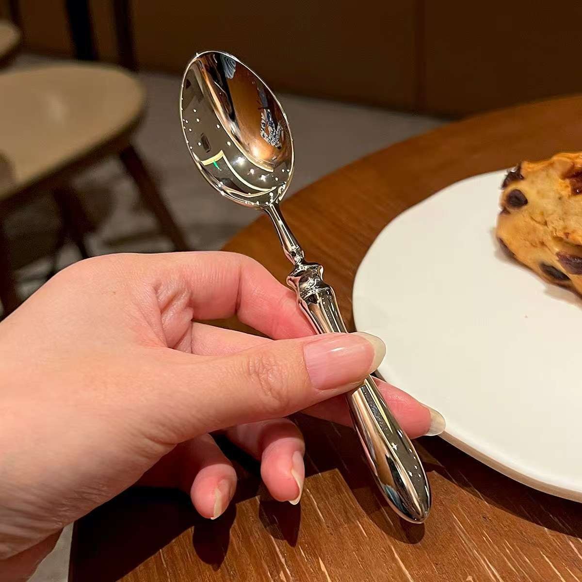 절묘한 스테인레스 스틸 스푼 서양 음식 식기 로마 스푼 라이트 럭셔리 로마 기둥 메인 식사 스푼 로마 기둥 티 스푼