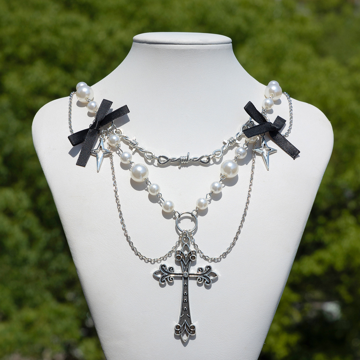 Collana a strati con croce e perle design elegante_voghion.com