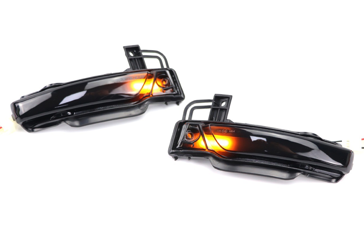 Suitable for Jeep Grand Cherokee 11-20 Reversing Mirror Side Light Yellow Light Flowing Rearview Mirror Turn Signal Light