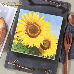 Trendy new sunflower-printed napkins—creative daisy-patterned paper towels, perfect for parties, made from wood pulp.