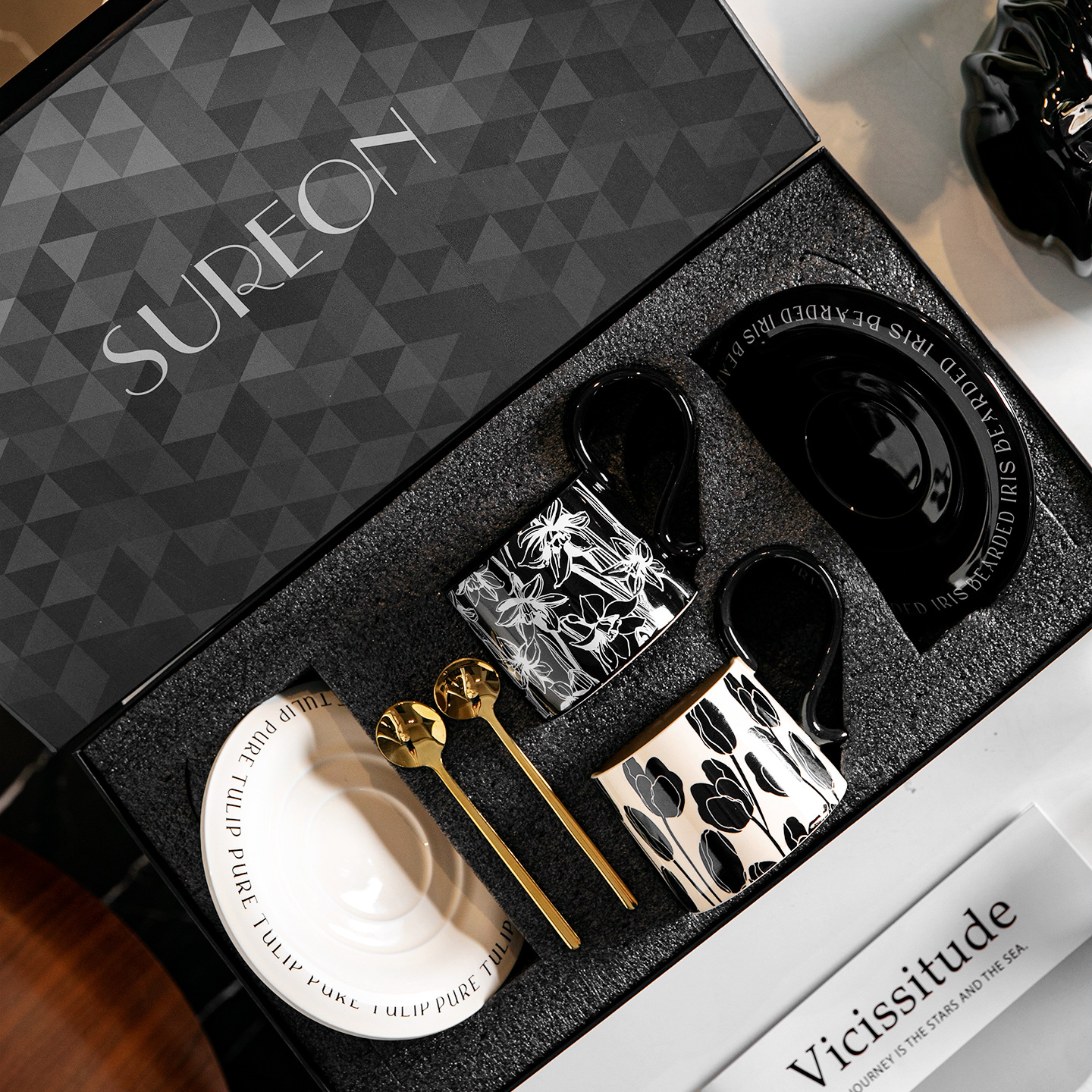 Conjunto de tazas de café vintage francesas de alto valor para el menú de la tarde, tazas de cerámica de diseño de restaurante de café