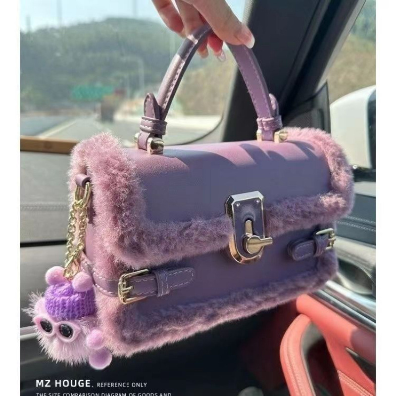 가방 여성의 2024 새로운 유행 가을 및 겨울 하이 엔드 텍스처 틈새 패션 올 매치 원 숄더 봉제 크로스 백 폭발