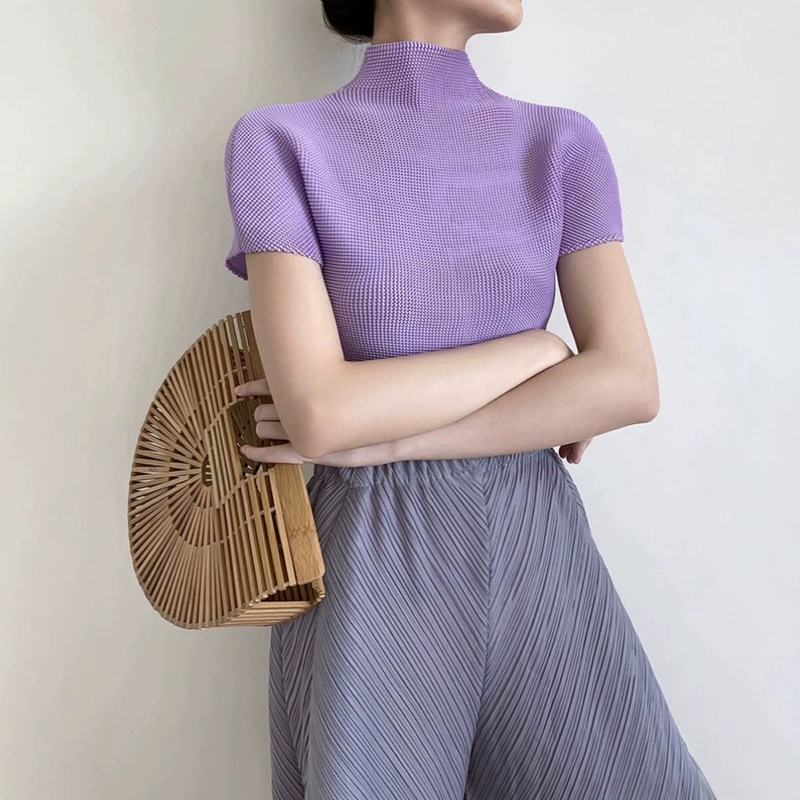 Pleated Japanese-Style Classic Corn Pleated Pullover with a Stylish High Collar, Short Sleeves, Youthful and Age-Reducing Pleated Japanese-Style Classic Corn Pleated Pullover with a Stylish High Collar, Short Sleeves, Youthful and Age-Reducing