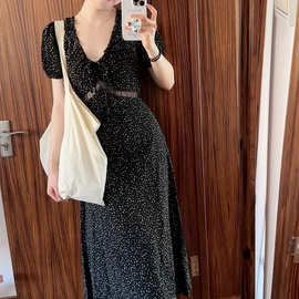 大码微新品法式复古蕾丝拼接碎花连衣裙夏季收腰显瘦领黑色长裙