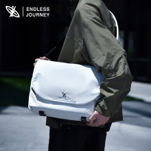 斜挎包男士包单肩包高级感16寸电脑包通勤男款背包挎包男包邮差包