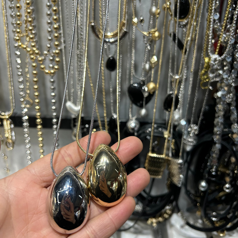 Elegant geometric glossy metal pendant drop-shaped