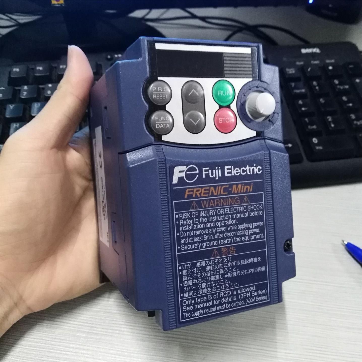 FRN1.5C2S-2J  1.5KW/三相220V日本富士变频器全新原装现货包邮