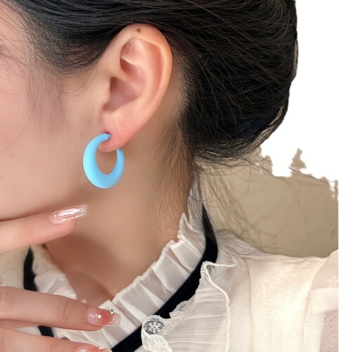 Spring colorful fresh frosted small C-shaped geometric earrings European and American rose pink hot girl temperament women's earrings wholesale