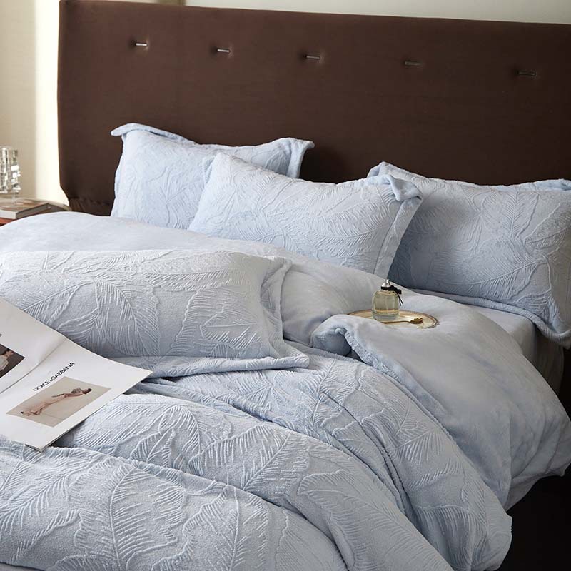 Una clase de cuatro piezas de seda de leche engrosada de alto peso 5D esculpido edredón cubierta sábanas de cama de invierno Kits de calor