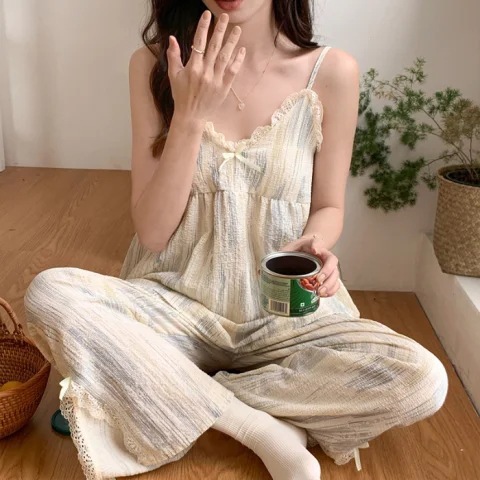 Verano nueva correa pijamas mujeres retro pequeño floral celebridad en línea de las mujeres desgaste del hogar traje TikTok entrega en vivo al por mayor