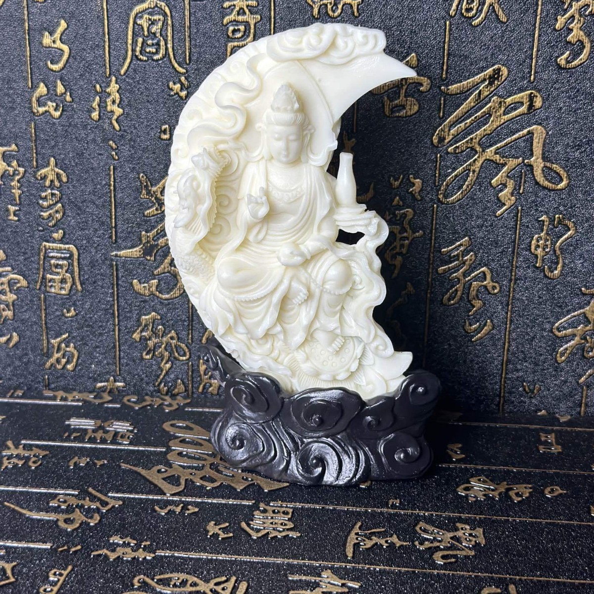 초승달 왕룡 관음