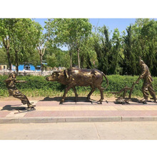 农耕文化主题雕塑玻璃钢仿铜人劳作牛拉犁耕地雕像摆件新农村建设