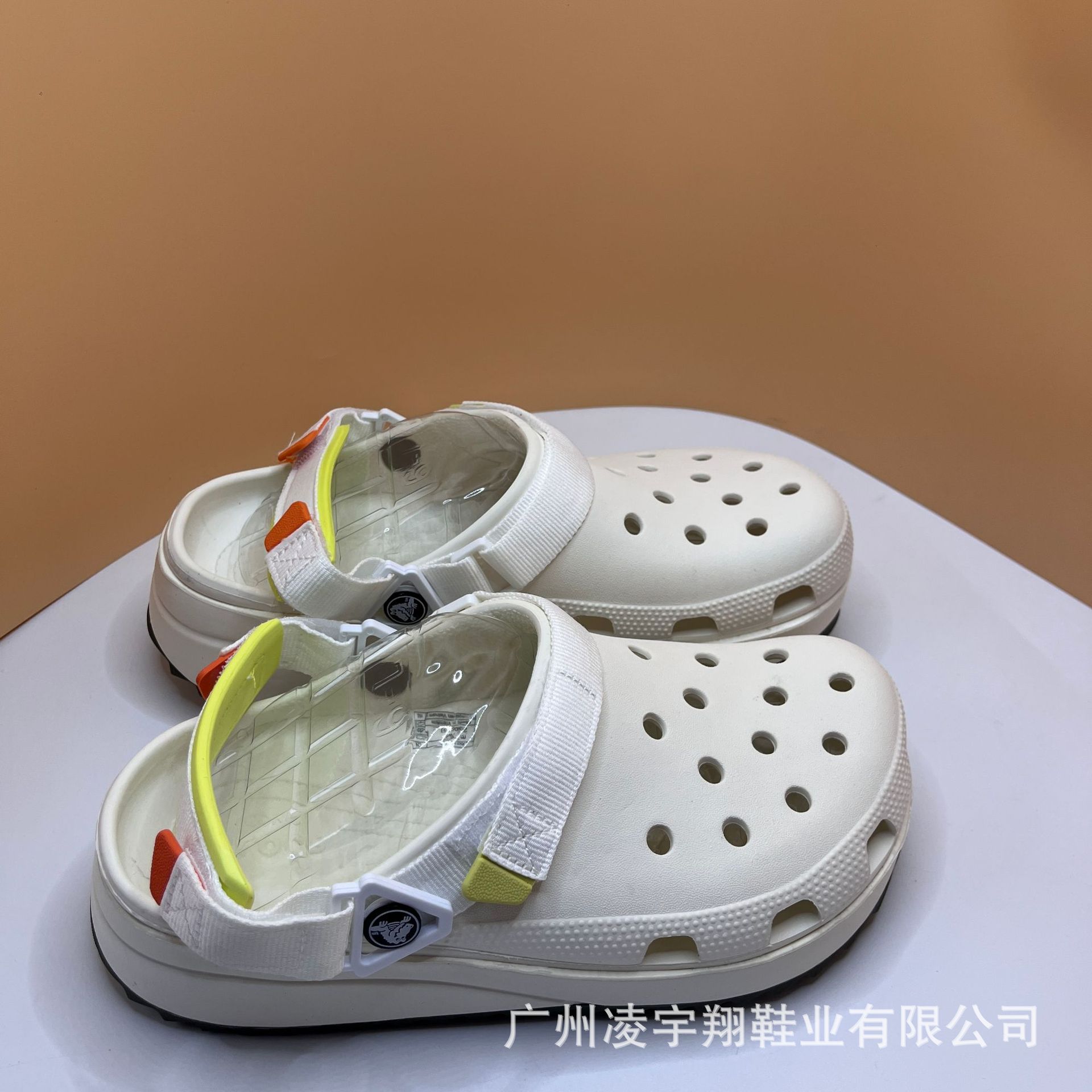 Cross Hole Zapatos para niños y niñas con suela gruesa alta antideslizante zapatillas de playa al aire libre para parejas de playa casual