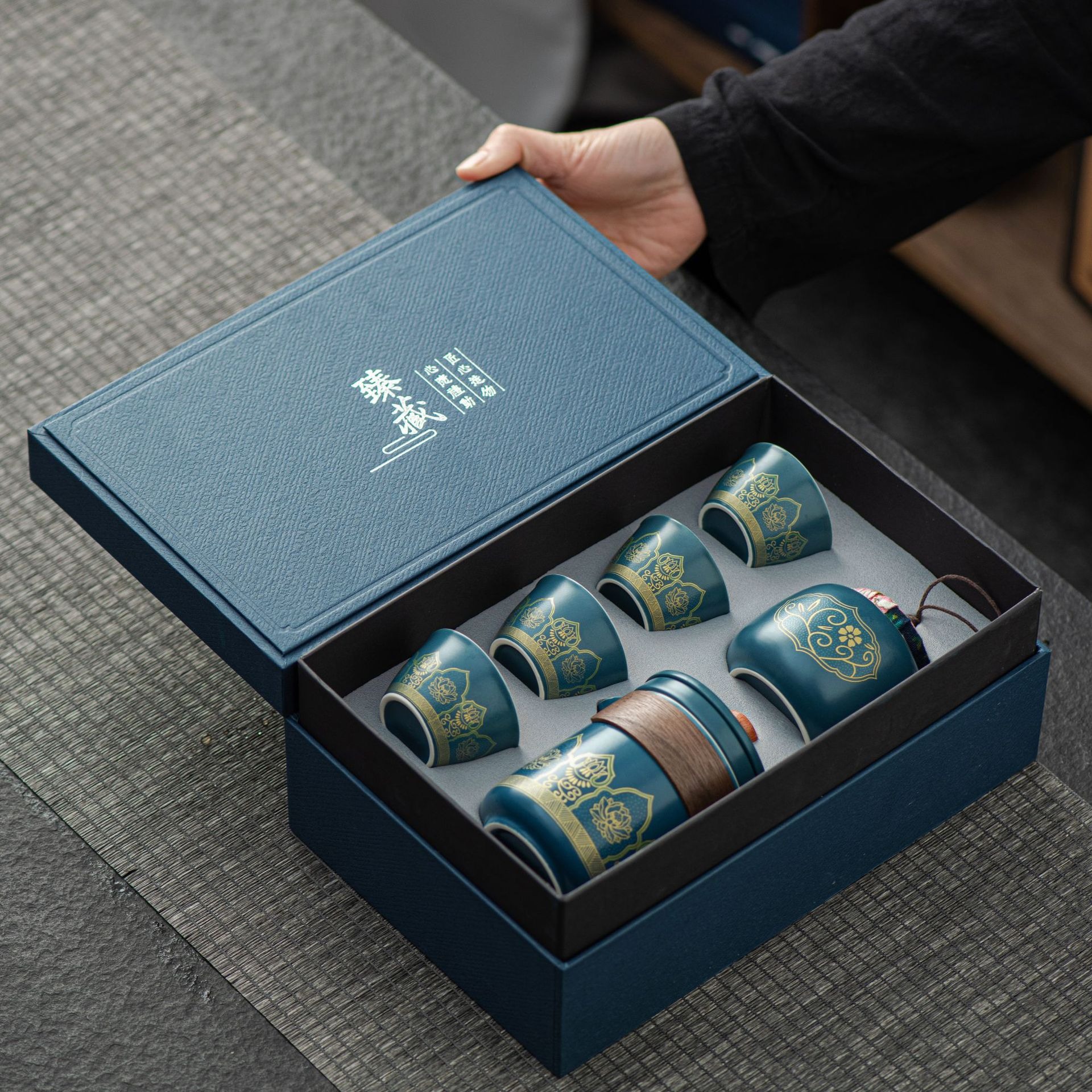 Travel Tea Set Gift Box Set with Logo Printing Creative Ceramic Quick Cup Portable Travel Set of One Pot and Four Cups