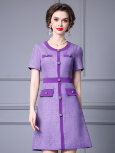 Dresses with high waist and slim appearance， handmade diamond buckle decoration， A-line skirt short style