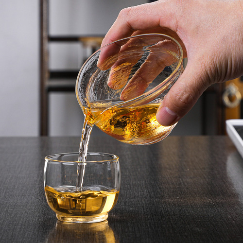 Household Japanese-style star and moon male cup, high temperature resistant glass tea sea tea divider, Kung Fu tea set accessories, high-end tea sea male cup