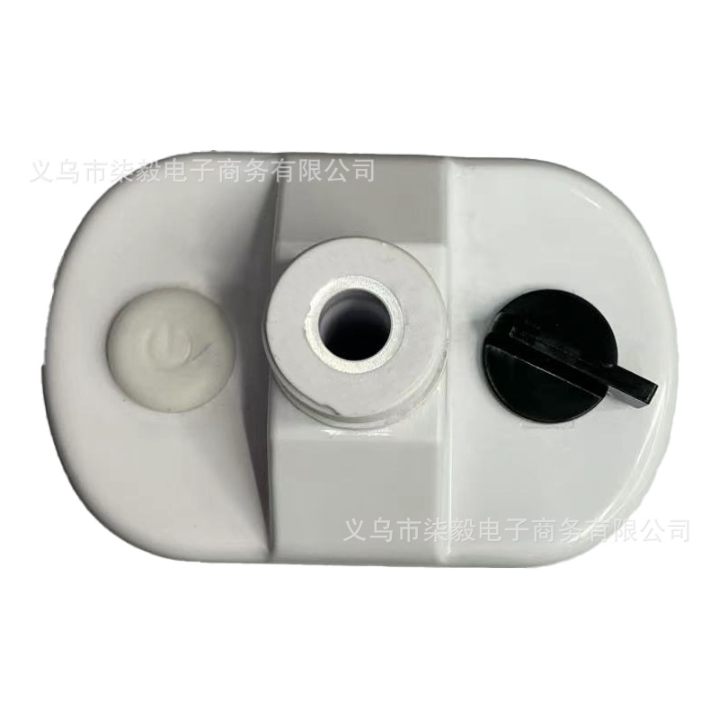 Portable outdoor bathing device, suitable for use in the rain, detachable and washable, pressure-resistant and durable