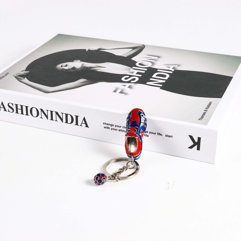 Creative Mini Soccer Shoe-Shaped Keychain for Fans, Metal Small Gift, Customizable Logo Metal Keychain